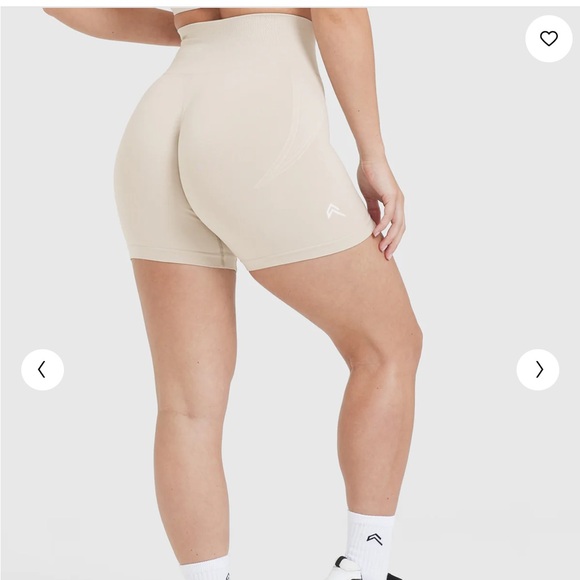OnerActive. EFFORTLESS SEAMLESS SHORTS
Color: Sand. Size Medium - Picture 1 of 8